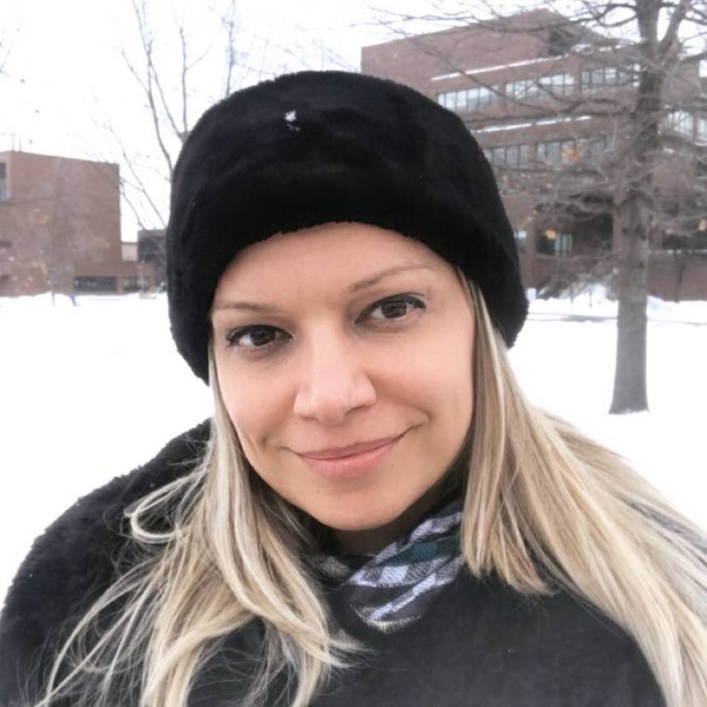 Meet your Posher, Lucila